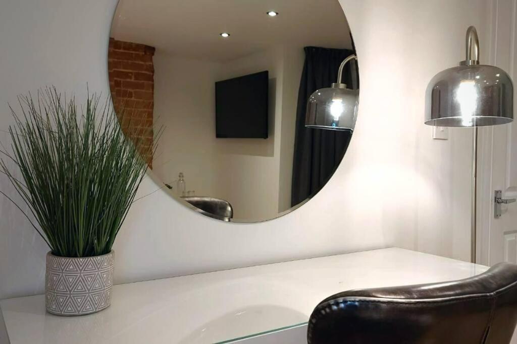 Stylish Apartment In City Centre With Parking Preston  Exterior photo