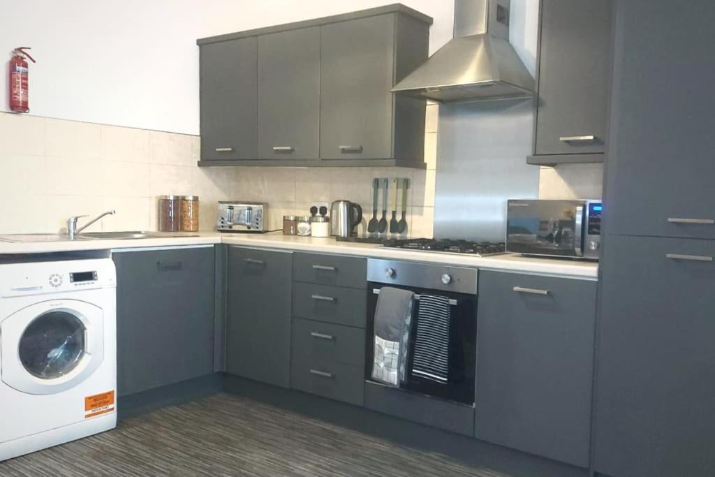 Stylish Apartment In City Centre With Parking Preston  Exterior photo